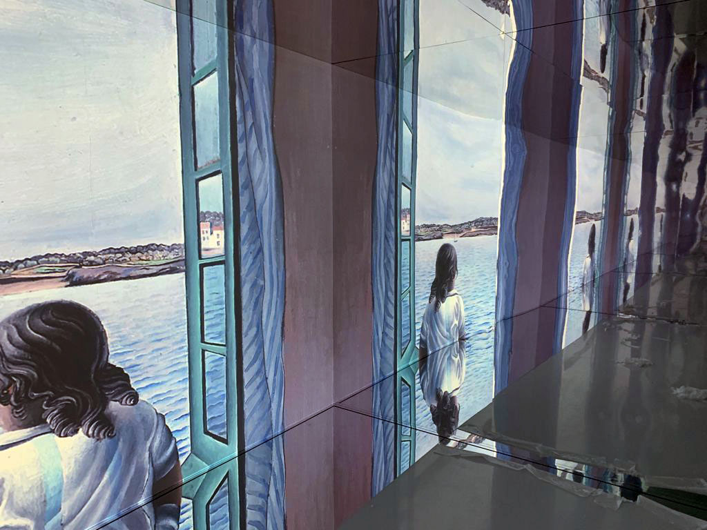 Inside Dalí, La Mirror Room